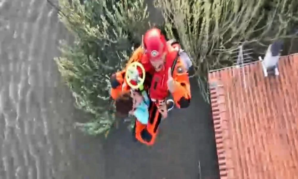 Κακοκαιρία Daniel: Απεγκλωβισμοί από κομάντος με Super Puma